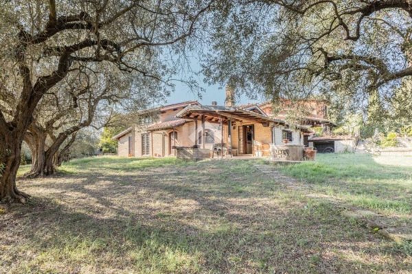 casa indipendente in vendita a Campagnano di Roma