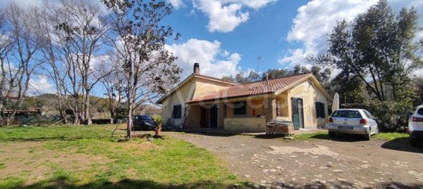casa indipendente in vendita a Canale Monterano