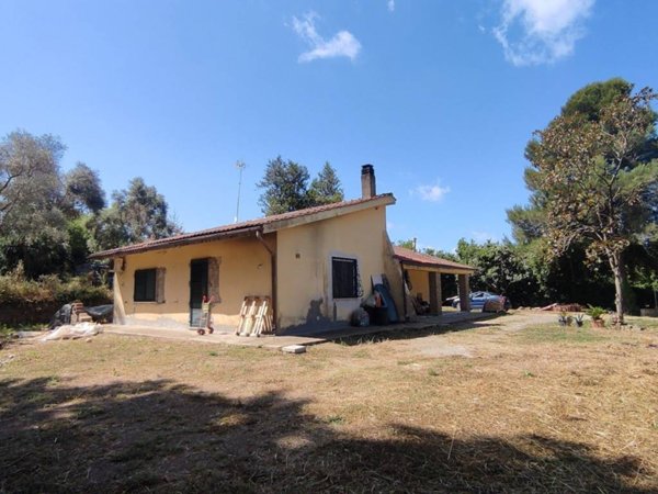 casa indipendente in vendita a Canale Monterano