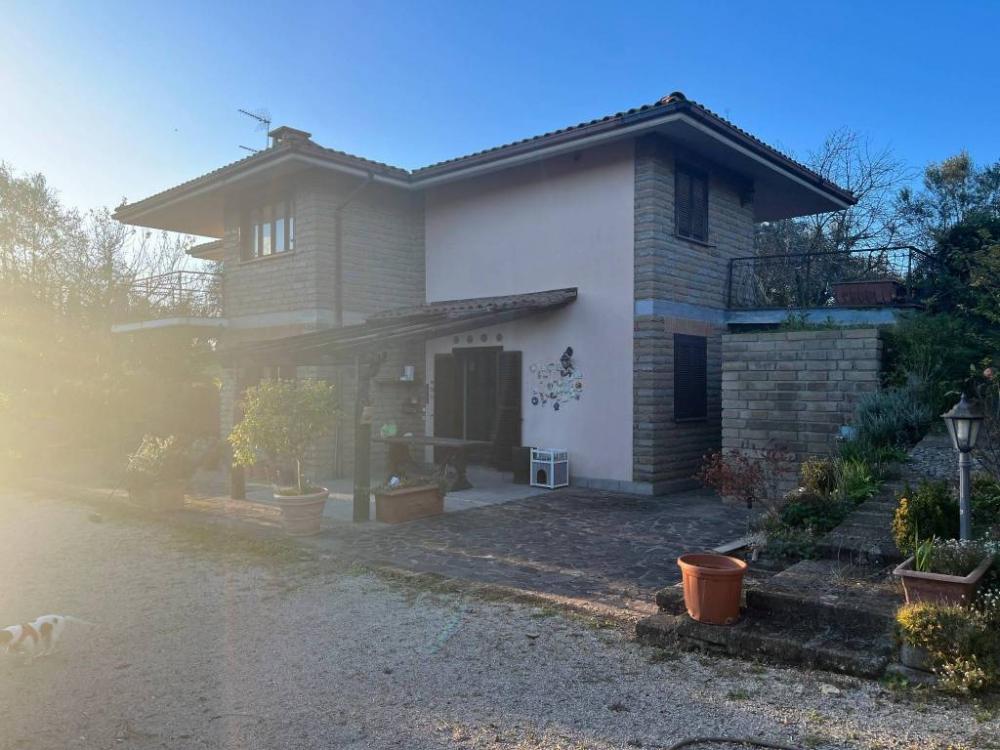 casa indipendente in vendita a Canale Monterano