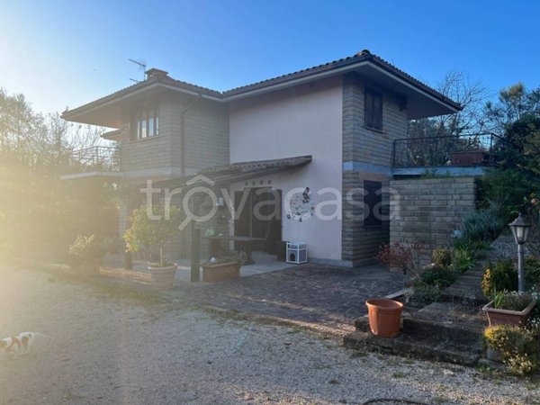 casa indipendente in vendita a Canale Monterano