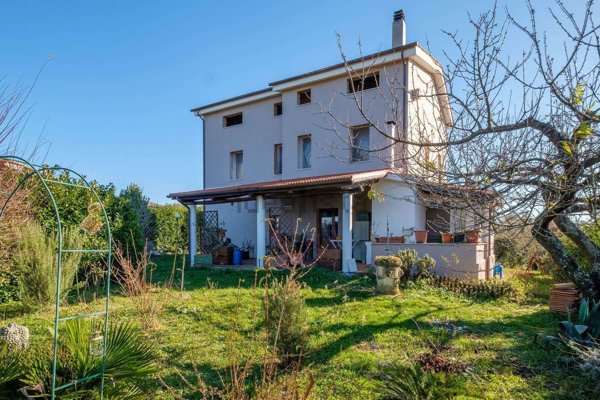 appartamento in vendita a Canale Monterano