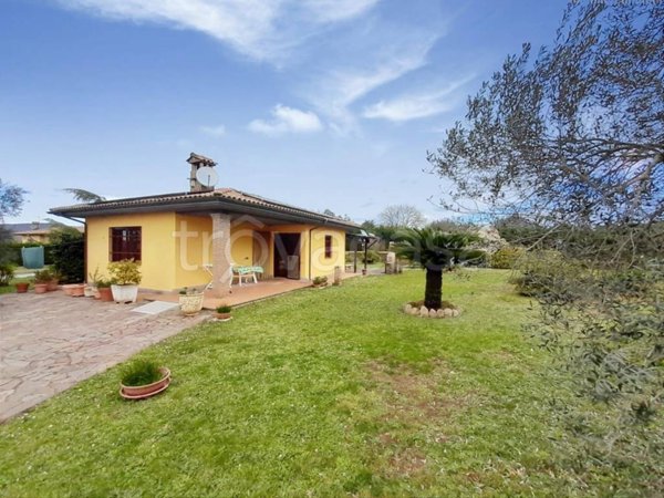 casa indipendente in vendita a Canale Monterano