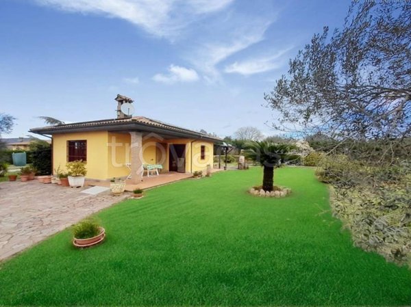 casa indipendente in vendita a Canale Monterano