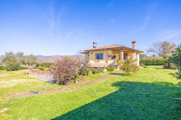 casa indipendente in vendita a Canale Monterano