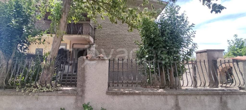 casa indipendente in vendita a Canale Monterano