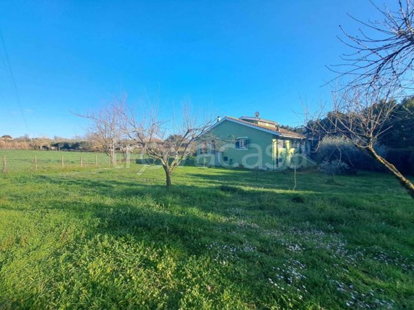 casa indipendente in vendita a Canale Monterano