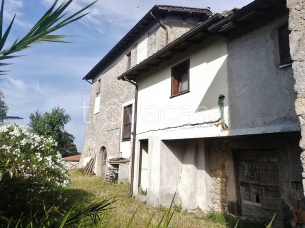 locale commerciale in vendita a Canale Monterano in zona Montevirginio