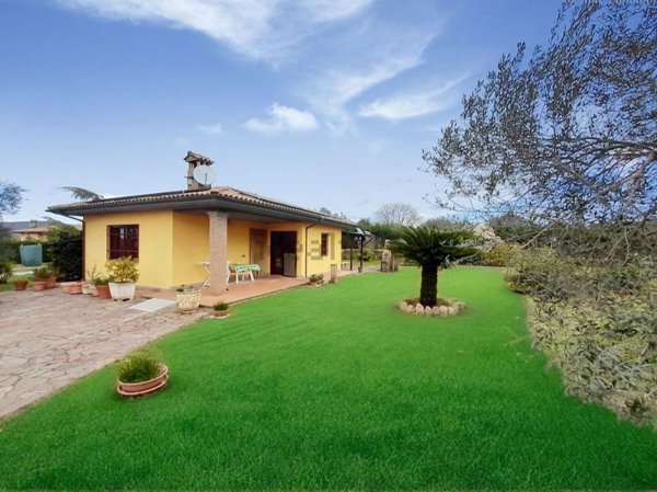 casa indipendente in vendita a Canale Monterano