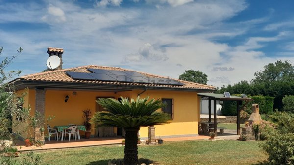 casa indipendente in vendita a Canale Monterano