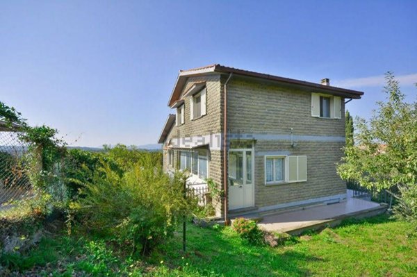 casa indipendente in vendita a Canale Monterano