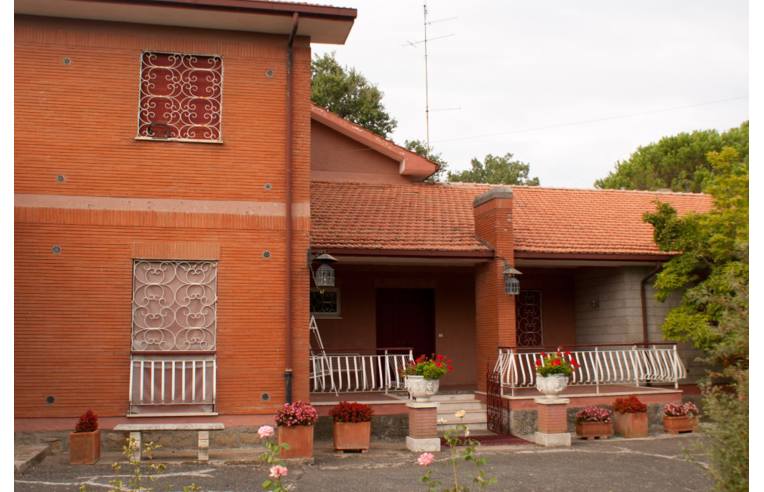 casa indipendente in vendita a Canale Monterano