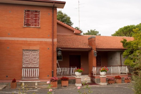 casa indipendente in vendita a Canale Monterano