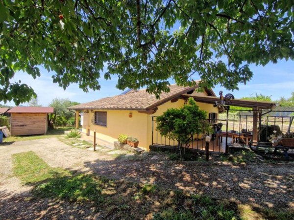 casa indipendente in vendita a Canale Monterano