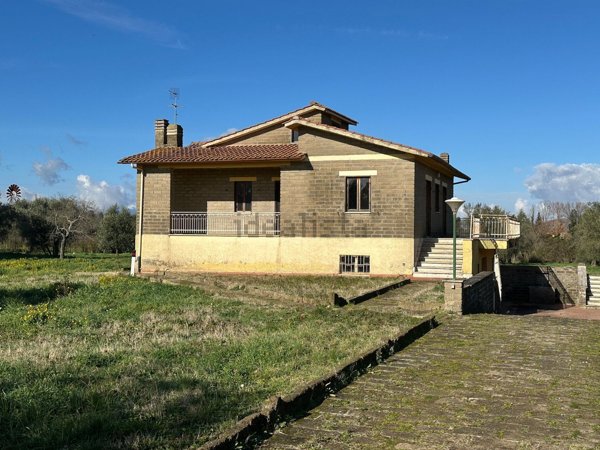 casa indipendente in vendita a Canale Monterano