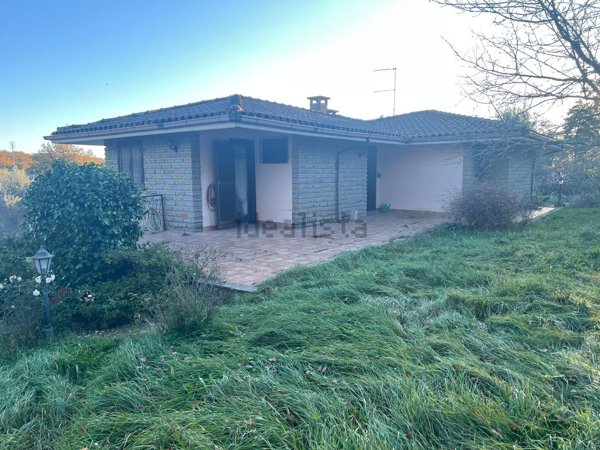 casa indipendente in vendita a Canale Monterano