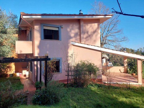 casa indipendente in vendita a Canale Monterano