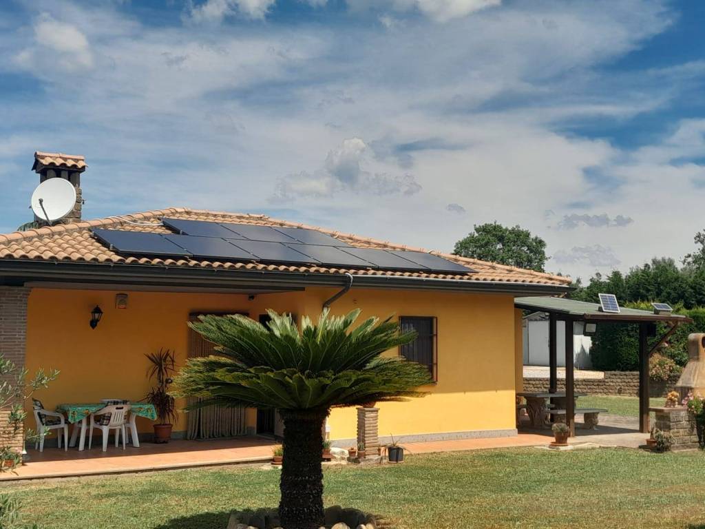 casa indipendente in vendita a Canale Monterano