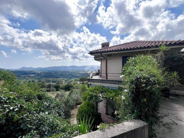 casa indipendente in vendita a Canale Monterano