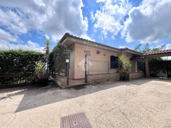 casa indipendente in vendita a Canale Monterano