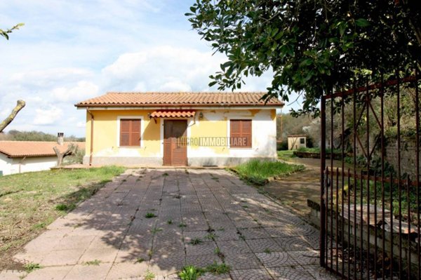 casa indipendente in vendita a Canale Monterano