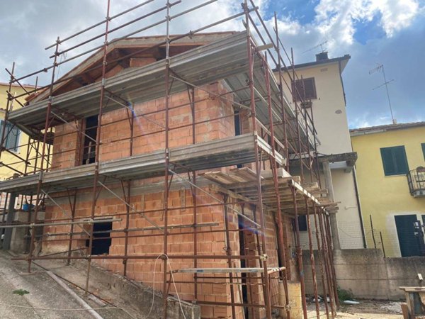 casa indipendente in vendita a Canale Monterano