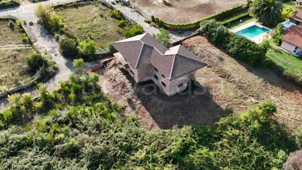 casa indipendente in vendita a Canale Monterano