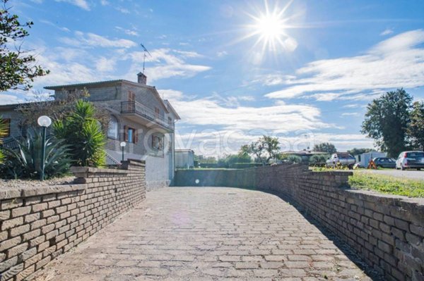 casa indipendente in vendita a Canale Monterano
