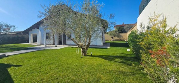 casa indipendente in vendita a Canale Monterano