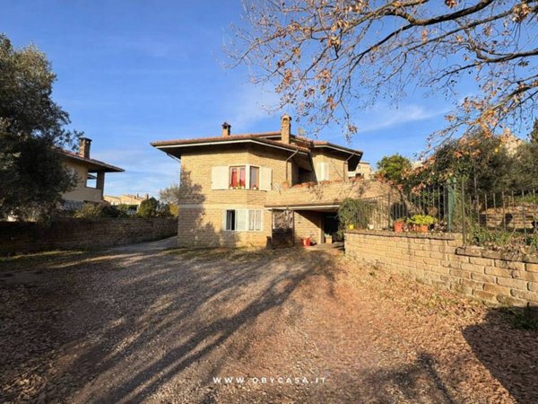 casa indipendente in vendita a Canale Monterano