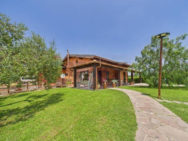 casa indipendente in vendita a Canale Monterano