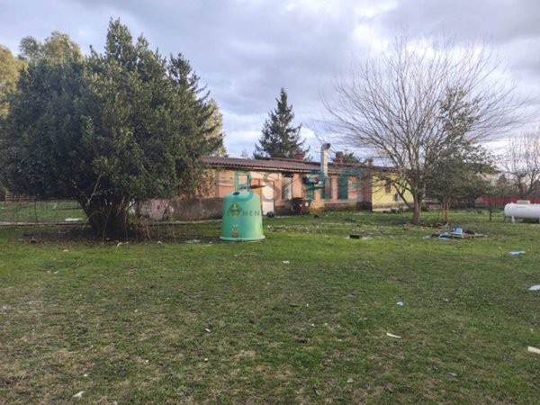 locale commerciale in vendita a Canale Monterano