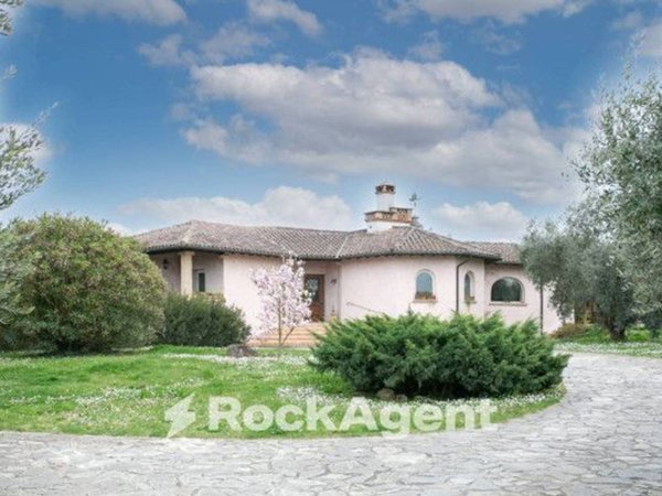 casa indipendente in vendita a Canale Monterano