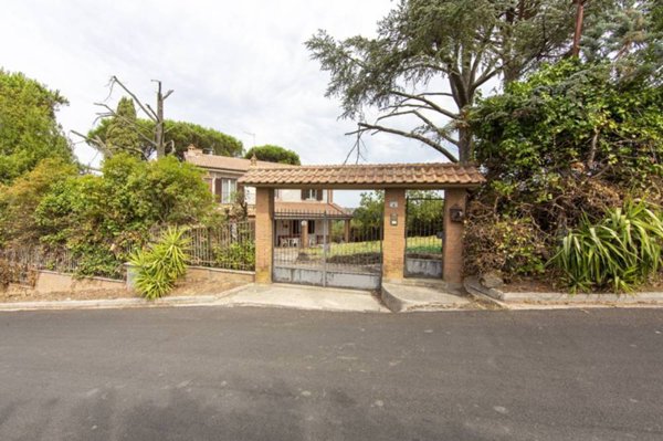 casa indipendente in vendita a Canale Monterano