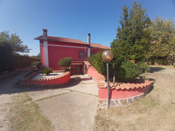 casa indipendente in vendita a Canale Monterano