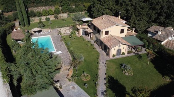 casa indipendente in vendita a Canale Monterano