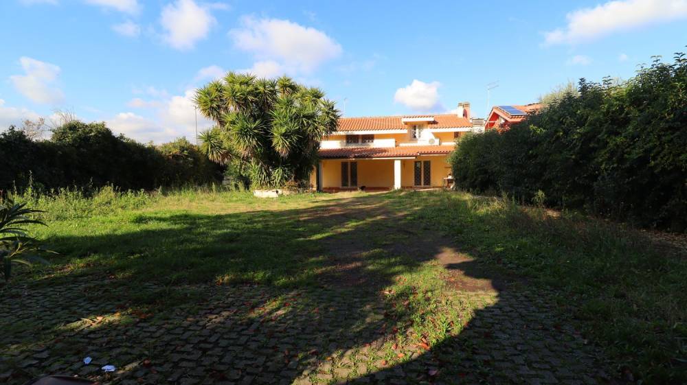 casa indipendente in vendita a Canale Monterano