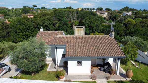 villa in vendita a Canale Monterano
