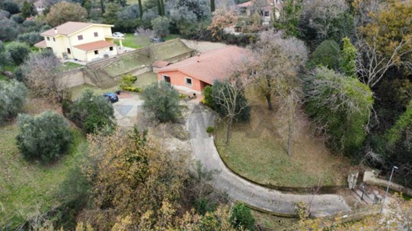 casa indipendente in vendita a Canale Monterano