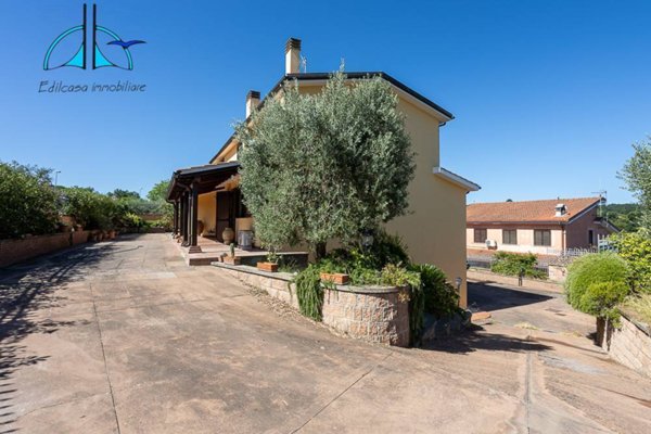 casa indipendente in vendita a Canale Monterano