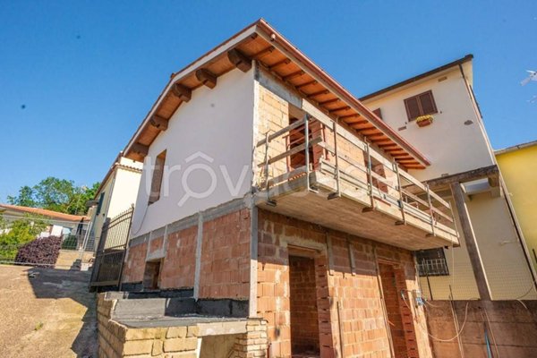 casa indipendente in vendita a Canale Monterano