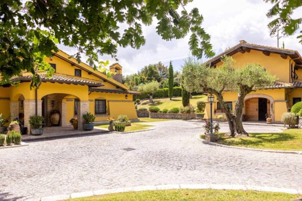 casa indipendente in vendita a Canale Monterano