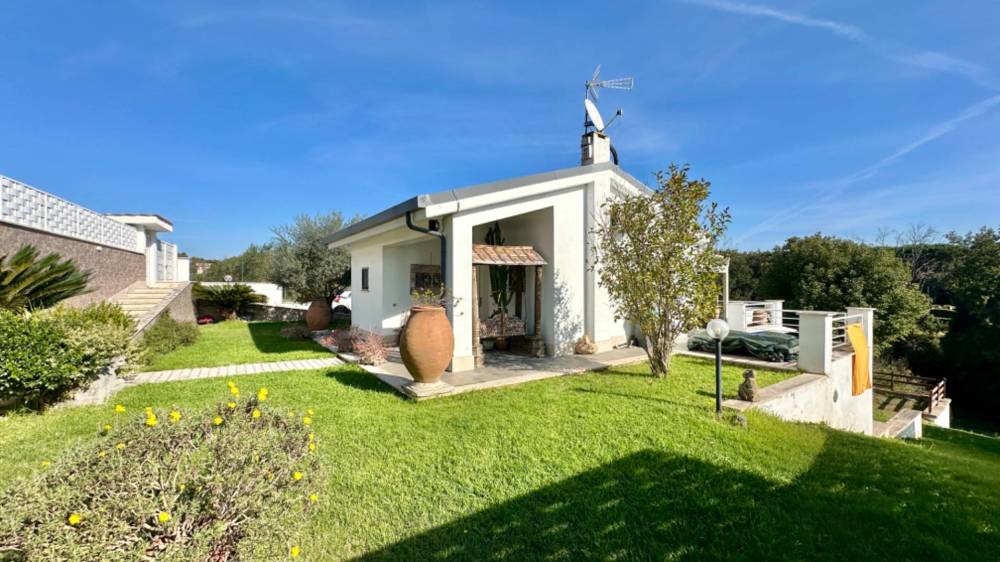 casa indipendente in vendita a Canale Monterano
