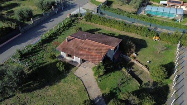 casa indipendente in vendita a Canale Monterano