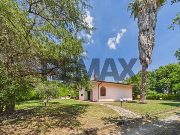 casa indipendente in vendita a Canale Monterano