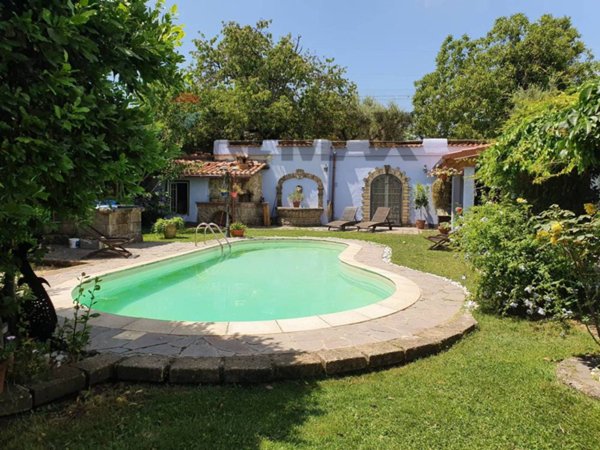 casa indipendente in vendita a Canale Monterano