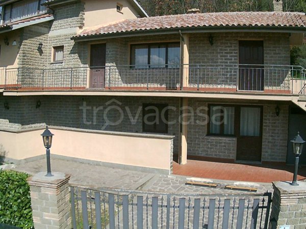 casa indipendente in vendita a Canale Monterano