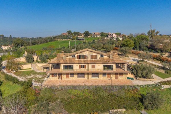 casa indipendente in vendita a Canale Monterano