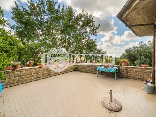 casa indipendente in vendita a Canale Monterano