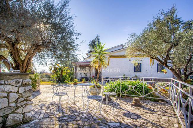 casa indipendente in vendita a Canale Monterano